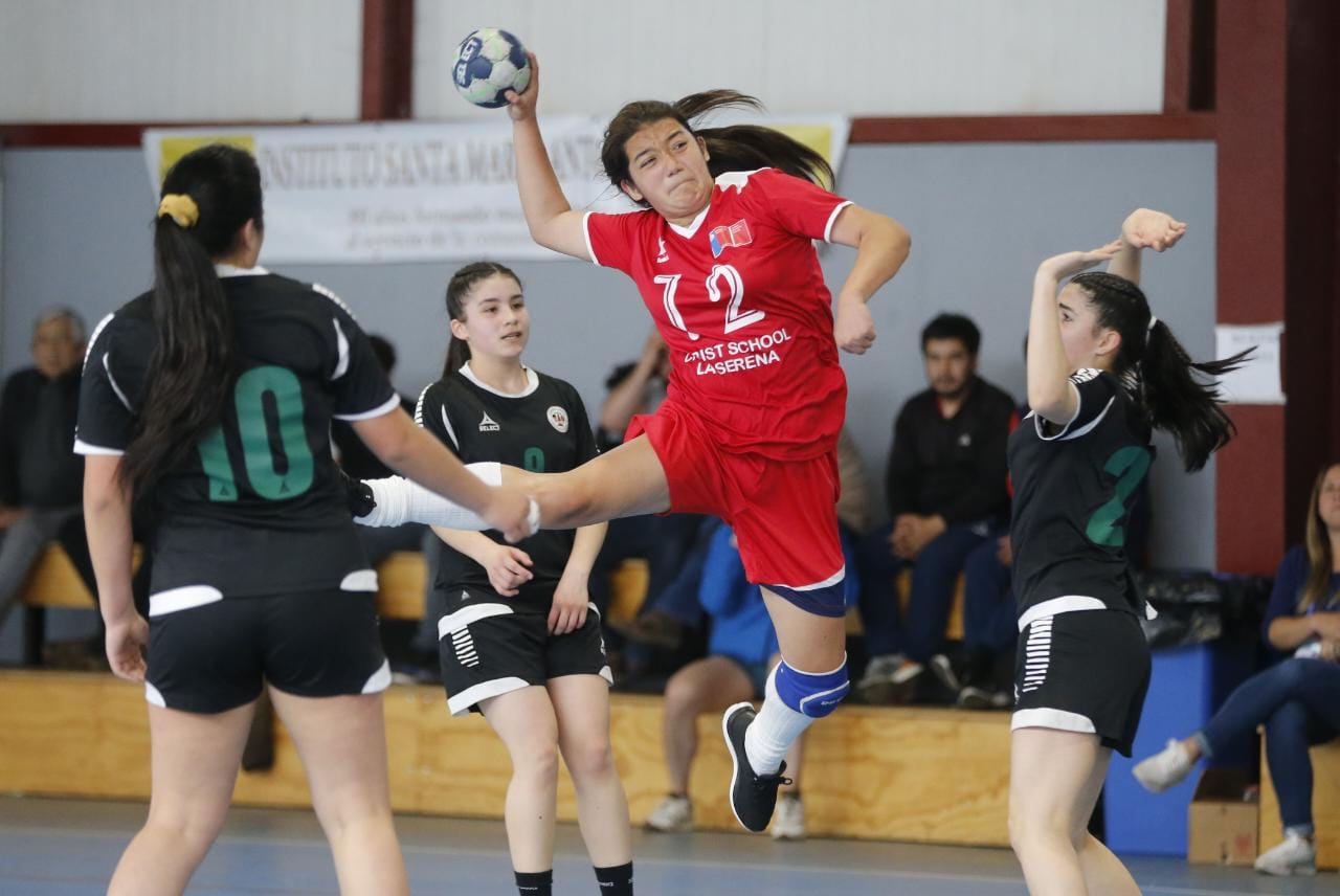 Equipos de balonmano y básquetbol regionales participaron en Final Nacional del Bío Bío