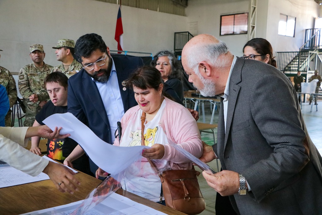 Autoridades explican medidas para asistir a personas con discapacidad al ejercer su derecho a voto