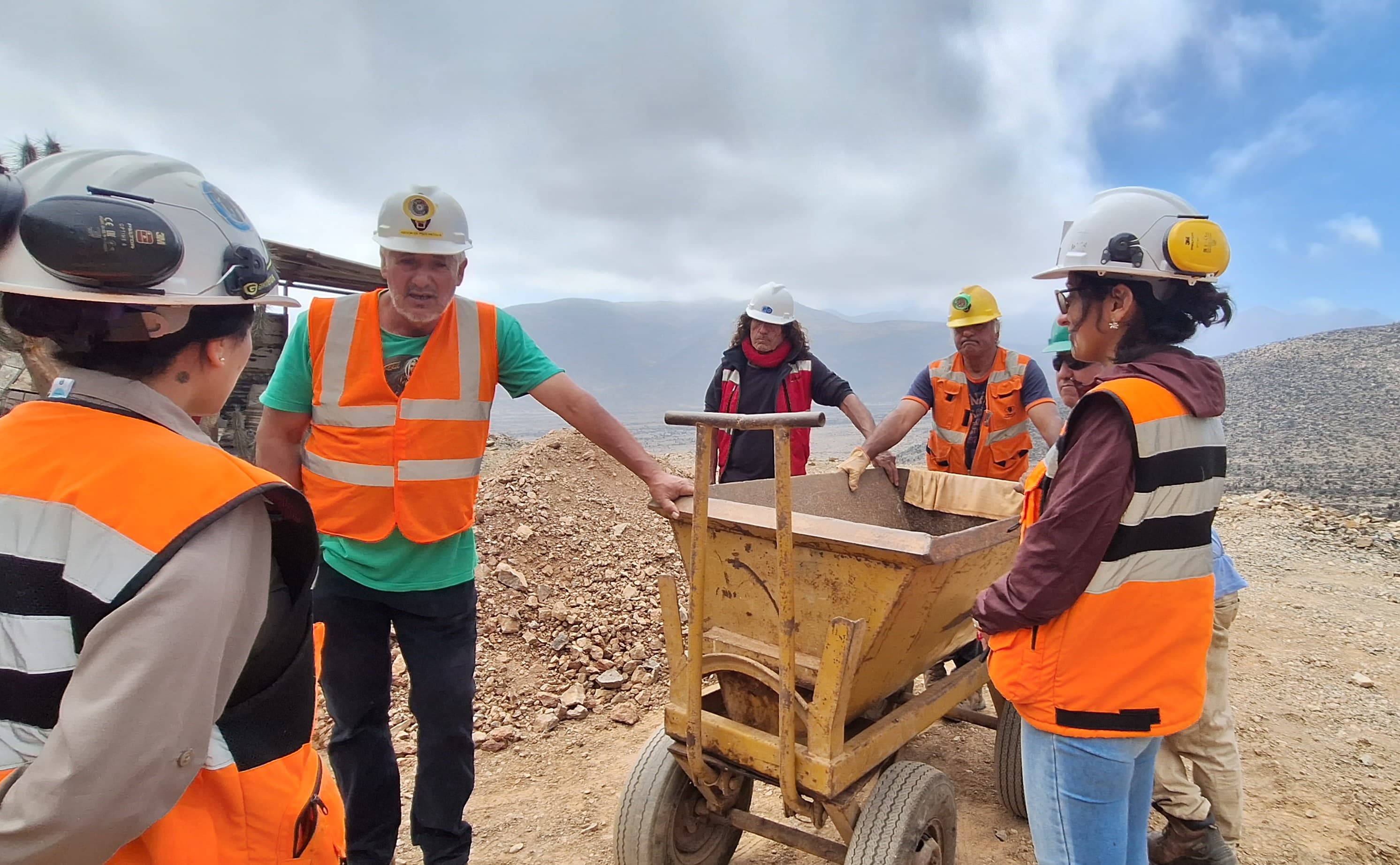 Pequeños mineros de la Región de Coquimbo reciben cerca de 47 millones de pesos gracias al programa PAMMA Equipa